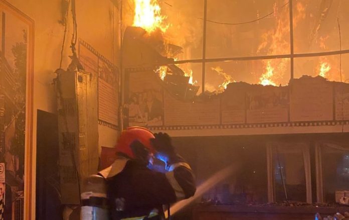 Bombeiros-combatem-incendio-Bar-Cladeira_Foto_Divulgacao-2-768x1024