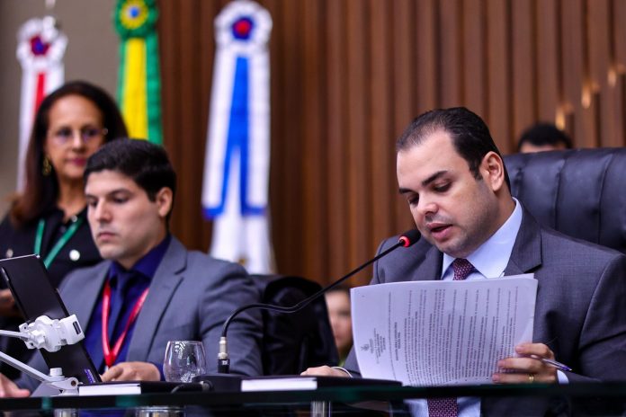 Plenario-Ruy-Araujo-aprova-proposta-de-Roberto-Cidade-que-amplia-protecao-ao-consumidor-de-operadoras-de-TV-por-assinatura-e-internet-Foto-Herick-Pereira