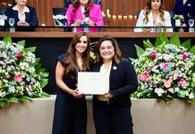 Aleam homenageia Maria do Carmo com Diploma Mulher Cidadã Amazonense